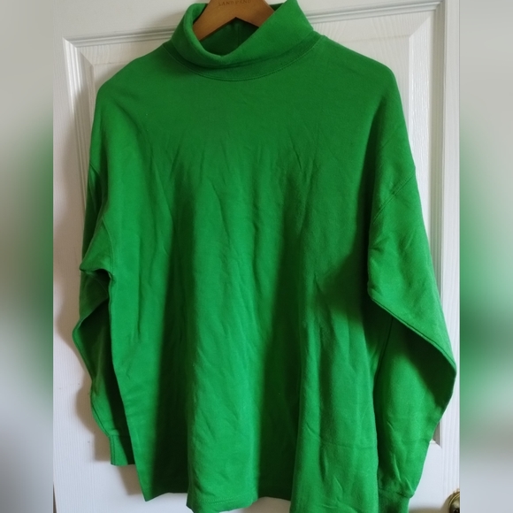 Green Turtle Neck "St. Paddy's Day" - Picture 7 of 9